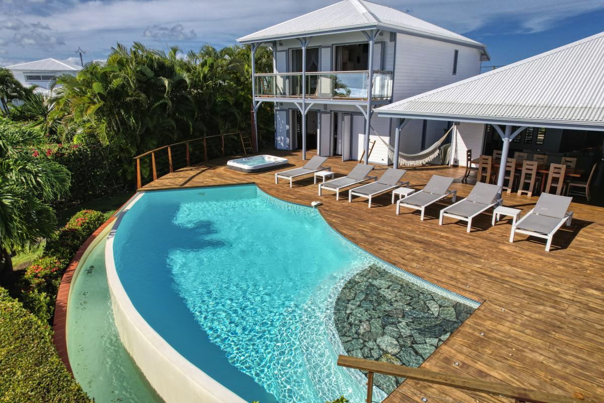 5.Location villa piscine Sainte Anne Guadeloupe_vue d'ensemble